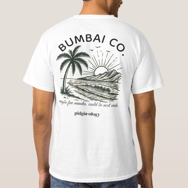Rolig hawaiisk Pidgin Bumbai Co. Retro Surf Vit T Shirt (Baksida)