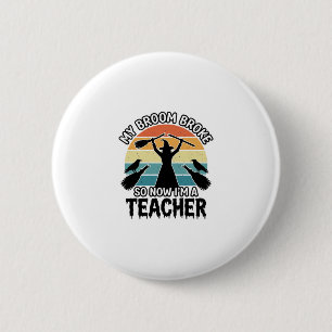 Rolig Häxa Lärare Trasig Kvast Halloween Design_ Knapp