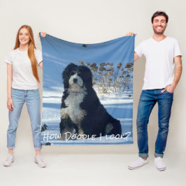 Rolig heminredning för Doodle-hundälskare Fleecefilt