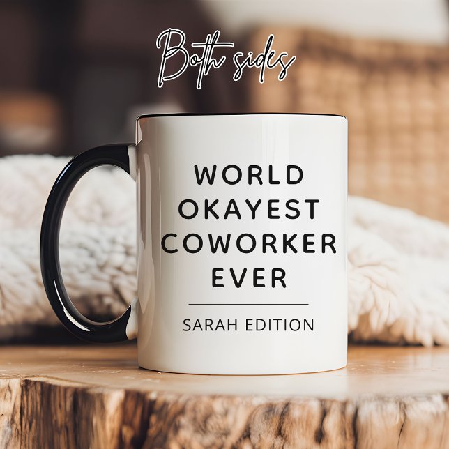 Rolig humor värld okejaste kollega elegant skript mugg (Funny Coworker Mug Gift for Her or Him, World Okayest Coworker Gift Coffee Mug for Her or Him)