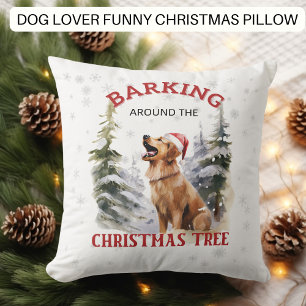 Rolig hund barking runt Julgran Kudde