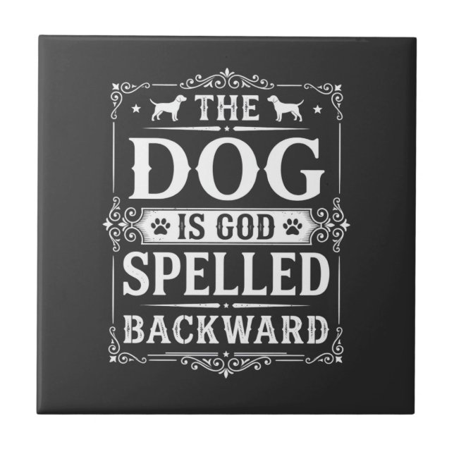 Rolig Hund Gud Stavad Baklänges Kakelplatta (Framsidan)