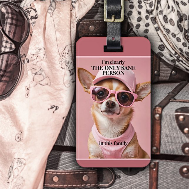 Rolig hund i Rosa Cute Girly Bagagebricka (Luggage tag featuring a funny dog in pink with sunglasses.)
