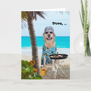 Rolig hund/lab i Hawaiiansk shirt på stranden Kort
