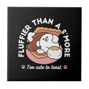 Rolig hund och S’more-design – Kawaii husdjursälsk Kakelplatta