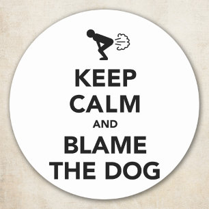 Rolig Hund Prutt Skämt - Keep Calm Parodi Runt Klistermärke