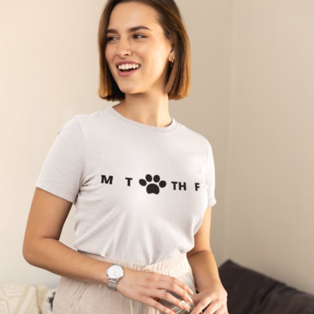 Rolig hund veckodagar i Tass T-Shirt (Skapare uppladdad)
