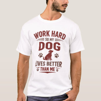 Rolig hundälskare T-shirt Jag jobbar hårt så att m