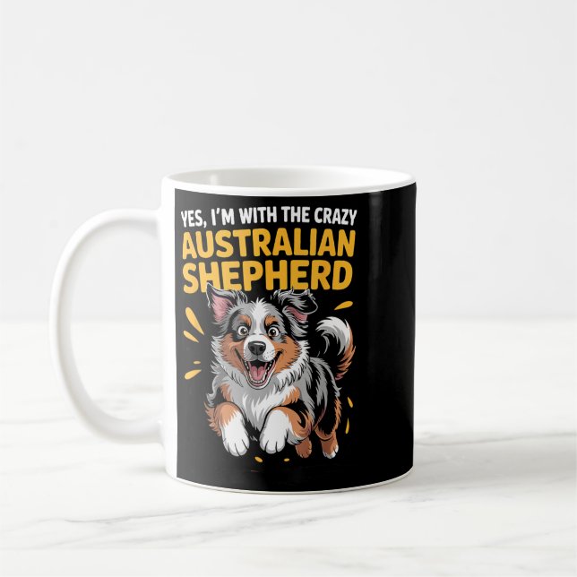 Rolig husdjurshund med den galna australiensiska h kaffemugg (Vänster)