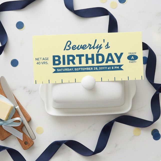 Rolig ikonisk smörsticka Grade A födelsedag Inbjudningar (Butterlicious birthday invitation! Stick of butter invite in a unique shape.)
