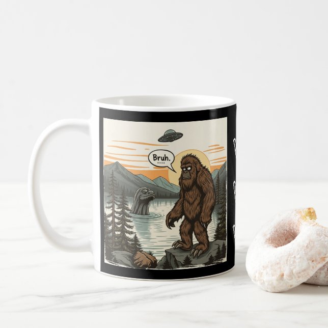 Rolig Introvert Bigfoot Sasquatch Loch Ness Retro Kaffemugg (Med munk)