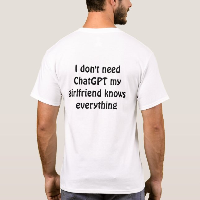 Rolig "Jag Behöver Inte ChatGPT, Min Flickvän Vet  T Shirt (Baksida)