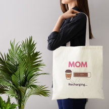 Rolig kaffemamma som laddar kaffecitat