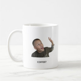 Rolig kaffemug med meme – “Kaffe? På väg!” Kaffemugg