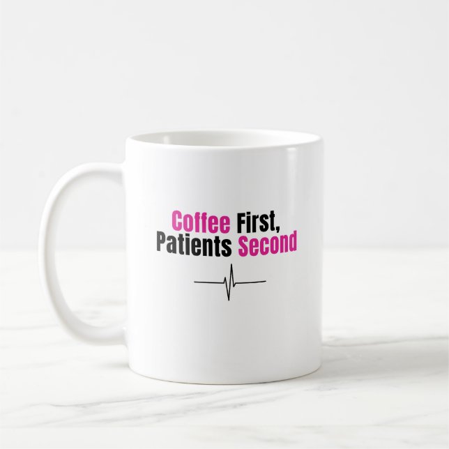 Rolig kaffemugg för sjuksköterskor – Kaffe först (Vänster)