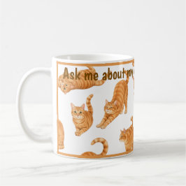 Rolig kaffemugg med rödhårig katt