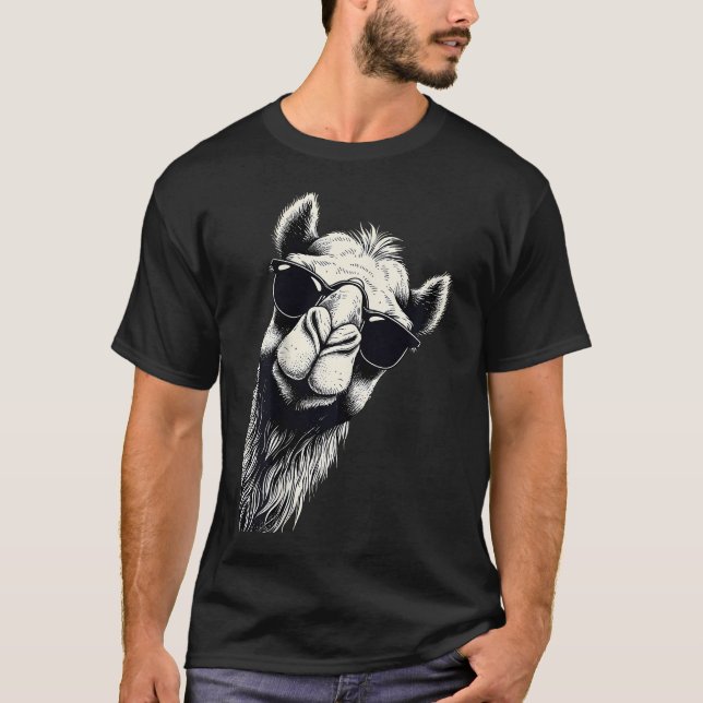 Rolig Kamel Som Bär Solglasögon För Kamel T Shirt (Framsida)