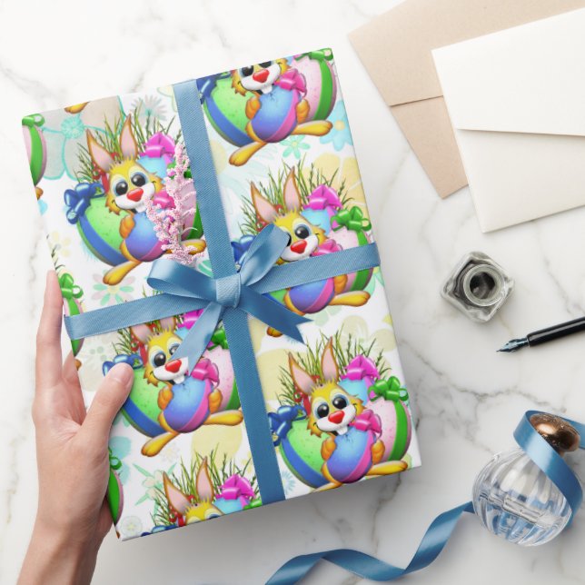 Rolig kanin som biter på ett påskägg presentpapper (Gifting)