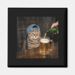 Rolig Katt Dricker Öl Hatt Grafisk Ointresserad Magnet