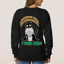 Rolig katt i sweatshirt