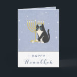 Rolig Katt Menorah & Dreidel Glad Hanukkah Blå Kort<br><div class="desc">Överraska dina vänner och familj med detta eleganta,  Hanukkah-tema gratulationskort! Ändra enkelt texten genom att klicka på "personifiera denna mall" alternativet.</div>