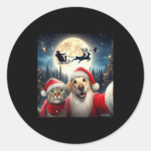 Rolig katt- och hund-selfie med tomte julen runt klistermärke