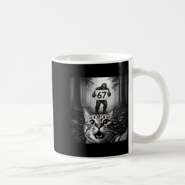Rolig katt-selfie med Bigfoot 67 Six Seven Meme ja Kaffemugg (Höger)