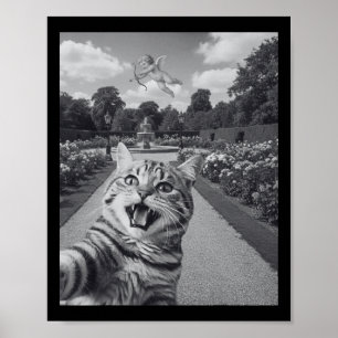 Rolig katt-selfie med Cupid i trädgården humor val Poster