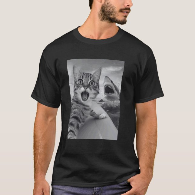 Rolig katt-selfie med haj t shirt (Framsida)