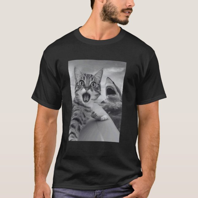 Rolig katt-selfie med haj t shirt (Framsida)