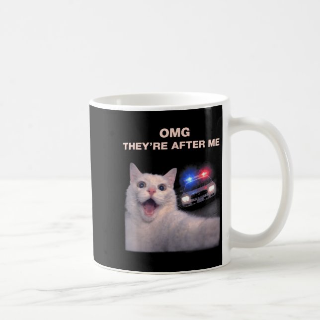 Rolig katt-selfie med polis-stil meme-grafik kaffemugg (Höger)