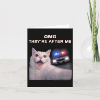 Rolig katt-selfie med polis-stil meme-grafik kort