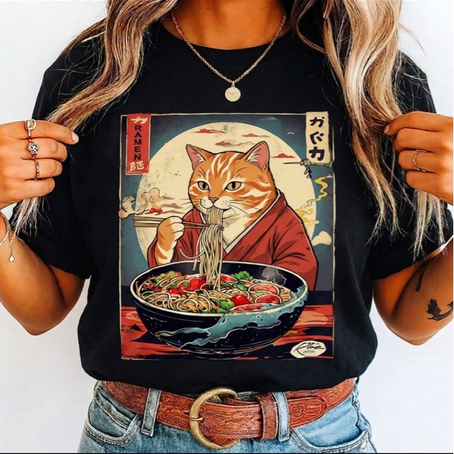 Rolig katt som äter Ramen Japanska för kattälskare T Shirt (Skapare uppladdad)