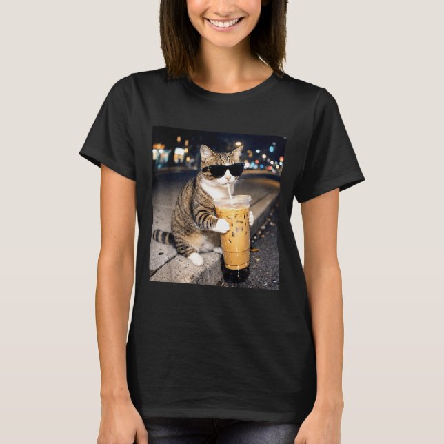 Rolig katt som dricker iskaffe djur meme för män t shirt (Framsida)