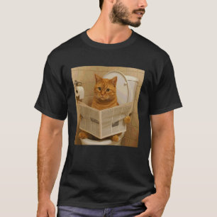 Rolig katt som sitter på toaletten och läser tidni t shirt