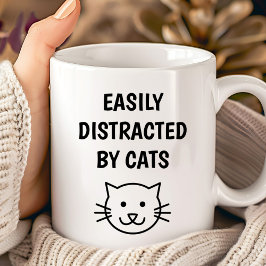 Rolig kattcitat - Lätt Distraherad Av Katter Kaffemugg
