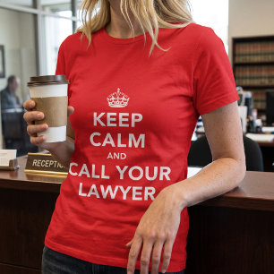 Rolig Keep Calm och Ring Din Advokat T-Shirt