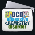 Rolig kemi laptop sleeve<br><div class="desc">Rolig kemiläraregåva som läser tvångsmässig kemioordning för OCD bredvid vetenskapsdryckeskärlfullt av kemikalieer för ett experiment. En kall kemi ha som huvudämne gåva för en forskare.</div>