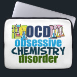 Rolig kemi laptop sleeve<br><div class="desc">Rolig kemiläraregåva som läser tvångsmässig kemioordning för OCD bredvid vetenskapsdryckeskärlfullt av kemikalieer för ett experiment. En kall kemi ha som huvudämne gåva för en forskare.</div>