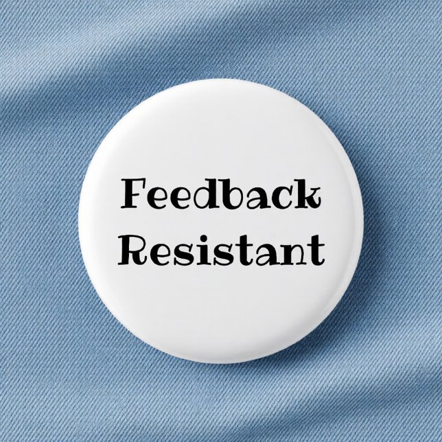Rolig knapp med texten 'Feedback-resistent' för ko (Skapare uppladdad)