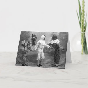 Rolig konstig gammal fotografi på kycklingdräkter kort