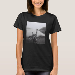 Rolig kryptid humor katt selfie med Nessie Loch Ne T Shirt