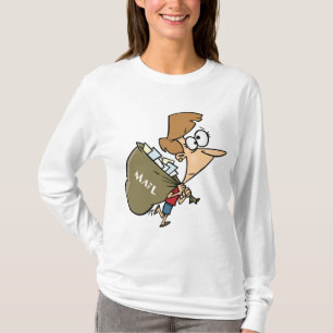 Rolig kvinna som drar tung postpåse t shirt