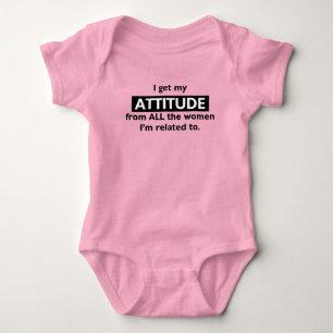 Rolig kvinnlig inställningskjorta t shirt