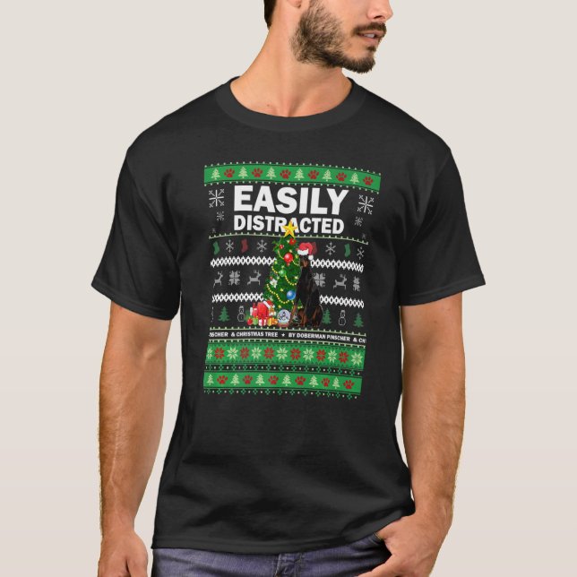 Rolig Lätt Distraherad Av Dobermann Och Julgran T Shirt (Framsida)