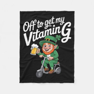 Rolig leprechaun vitamin g scooter slogan Rolig le Fleecefilt