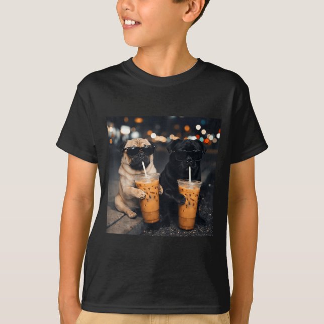 Rolig meme två puggs som dricker iskaffe  t shirt (Framsida)
