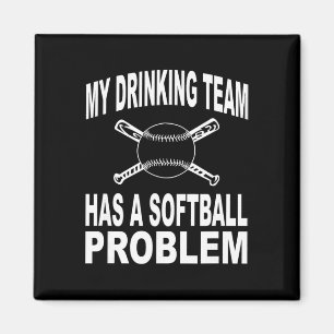 Rolig mjuk T-shirt Mitt drickande team har ett mju Magnet