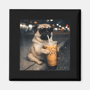 Rolig Mops Dricker Iste Kaffee Söt Hund Meme Humor Magnet