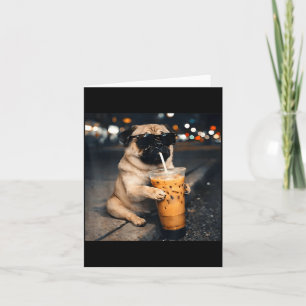 Rolig mops som dricker iskaffe söt hund meme humor kort